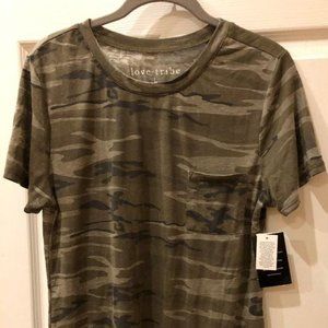 Brand New Junior short sleeve tee shirt, Large